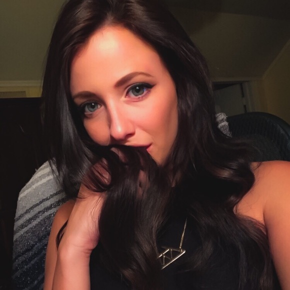 Meet your Posher! - Picture 1 of 7